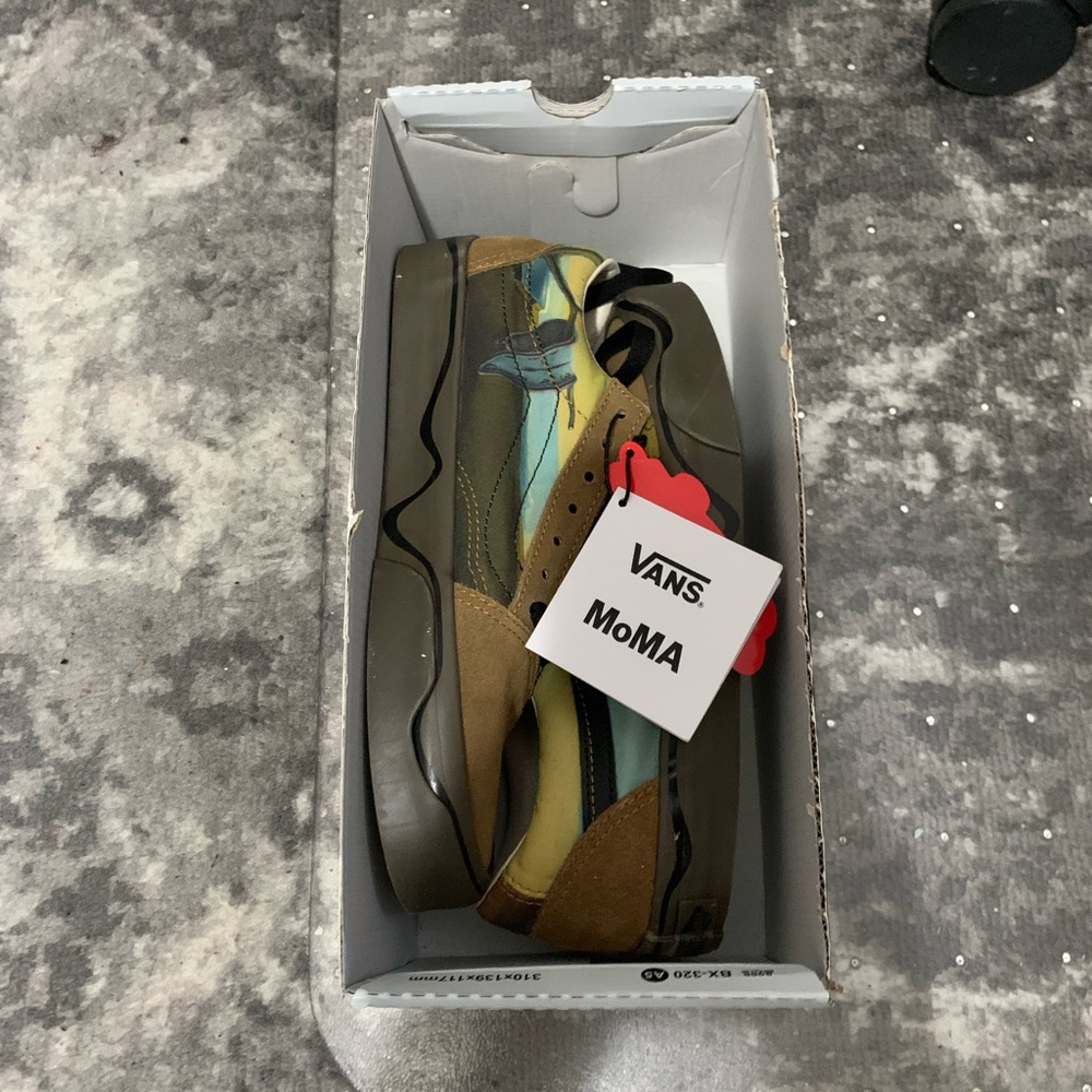 NIB MoMA Salvador Dali Vans